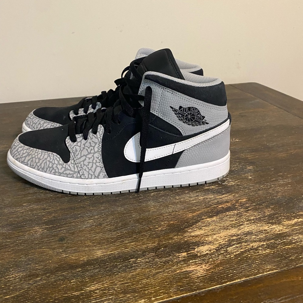 Men’s Jordan 1 High cement color way size 11 in good condition!